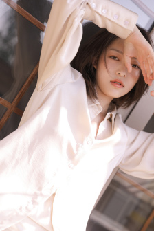 女大学生的精油按摩